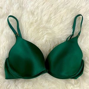 Victoria’s Secret Push Up Miracle Bra size 34D